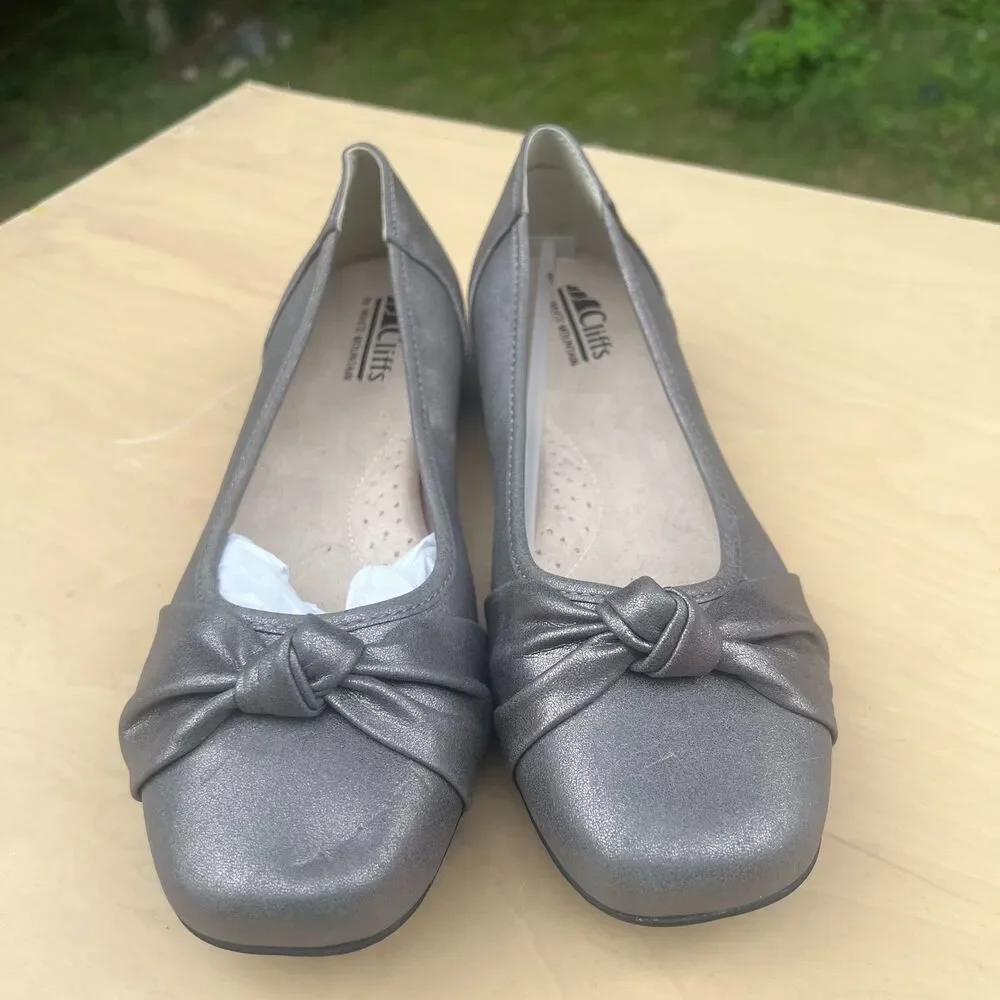 Cliffs brown metallic flats w comfort insole Size 11